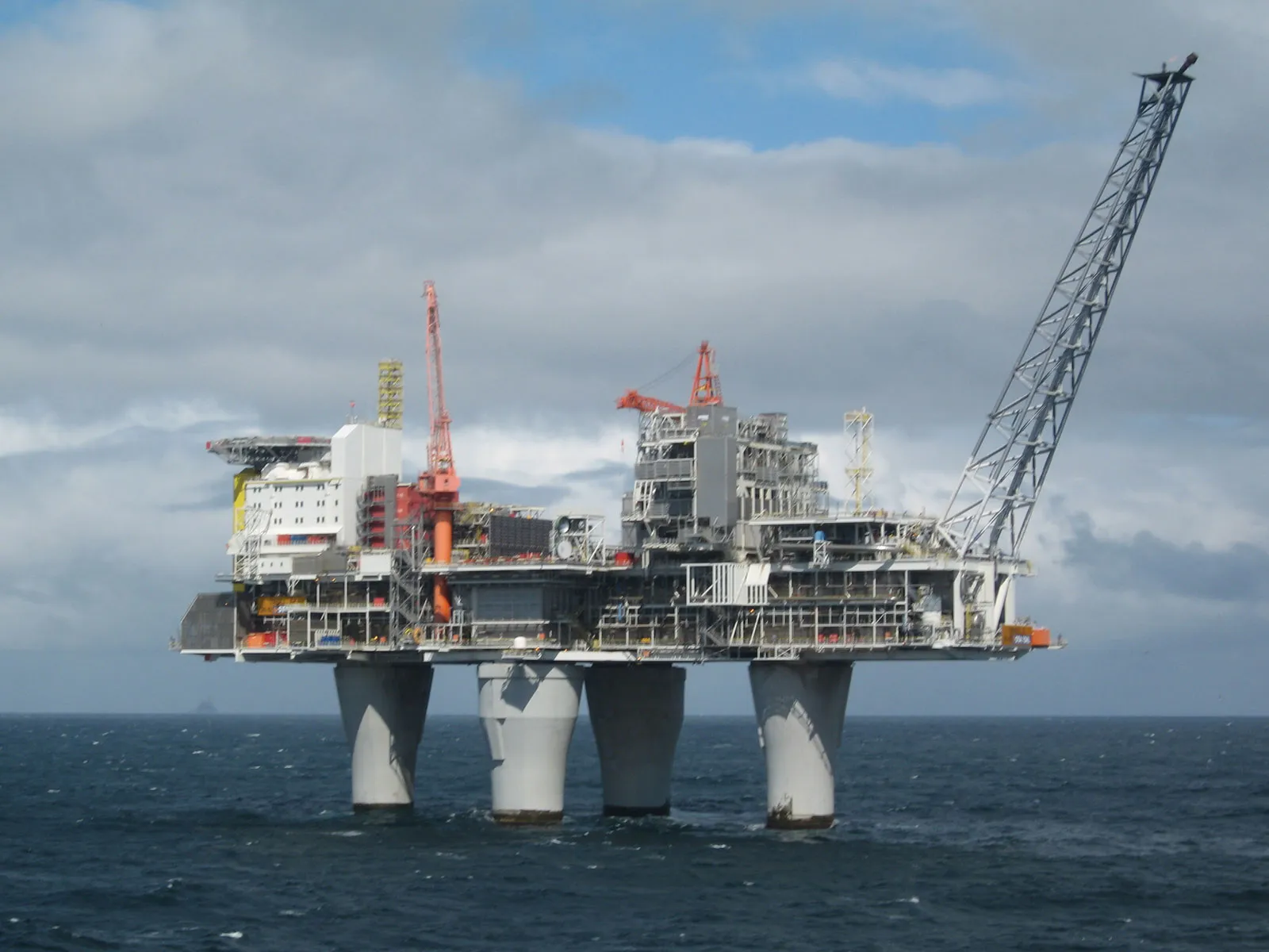 Shelf Drilling Secures $234 Million in Contracts for Nigerian Offshore Operations