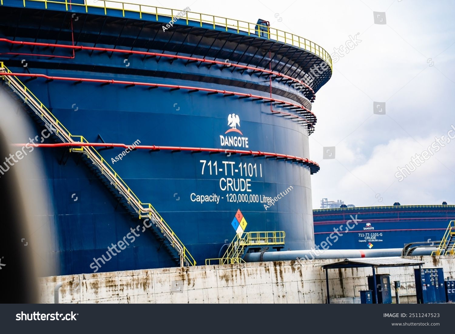 President Tinubu applauds Dangote Refinery
