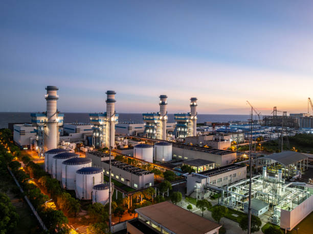 As war squeezes crude supply, China's refinery runs slip